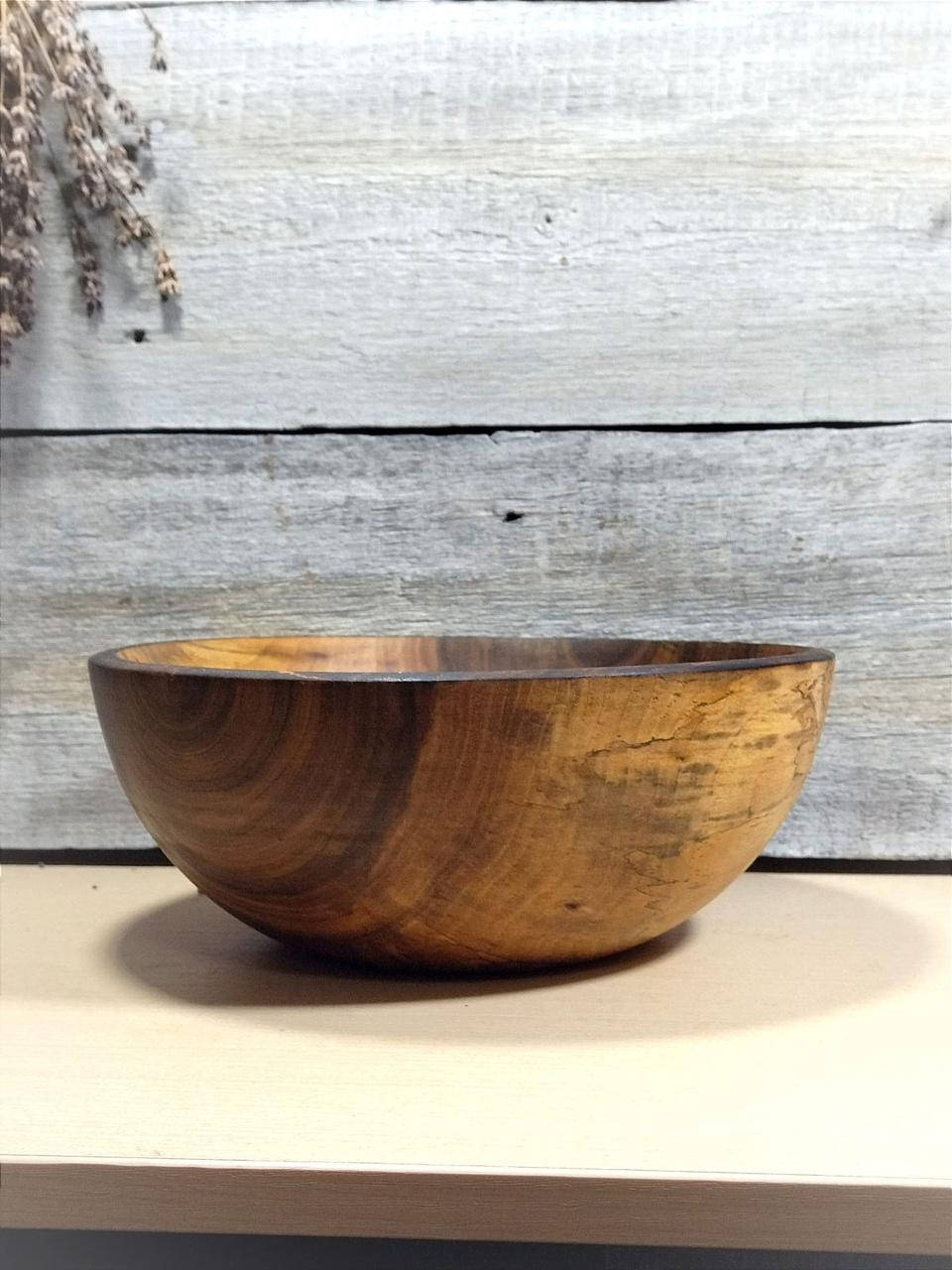 

Деревянная тарелка ручной работы (орех)