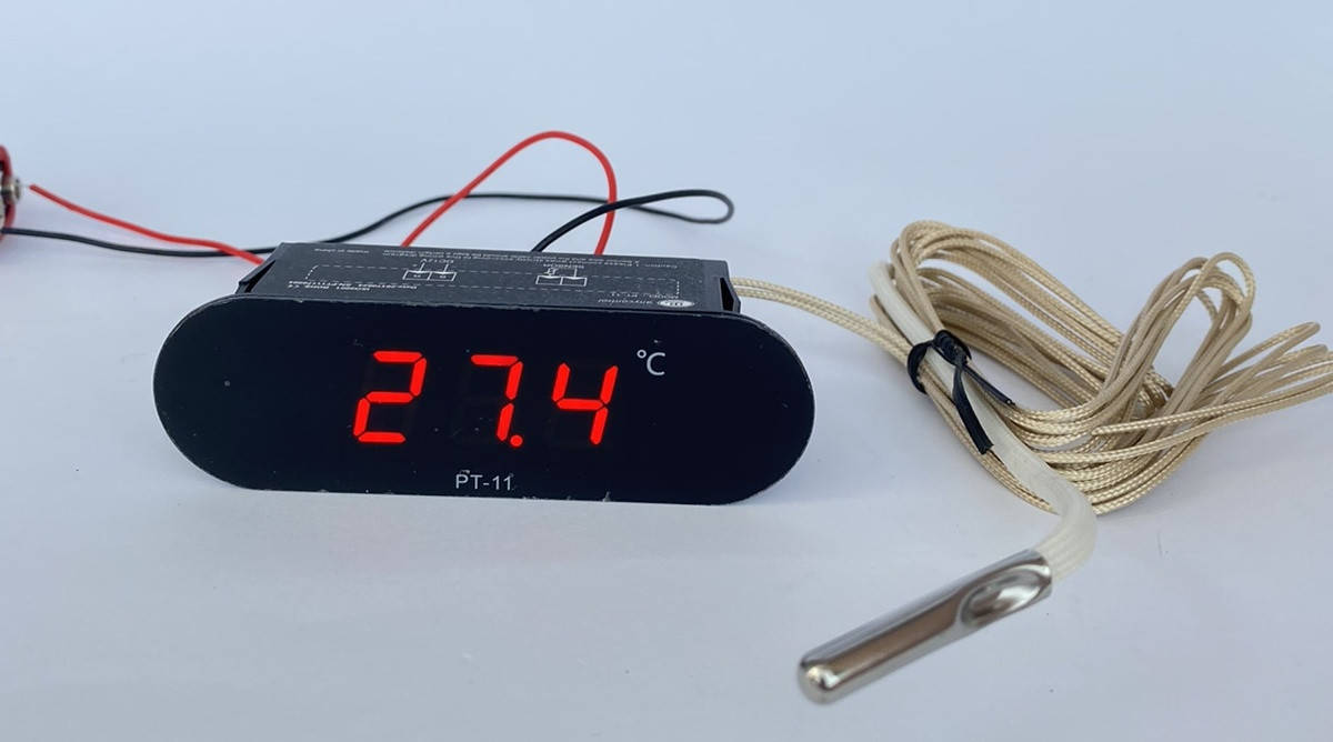 

Цифровой датчик температуры -20℃ ~ 300℃ - выносной датчик и указатель температуры двигателя 12В (врезной)