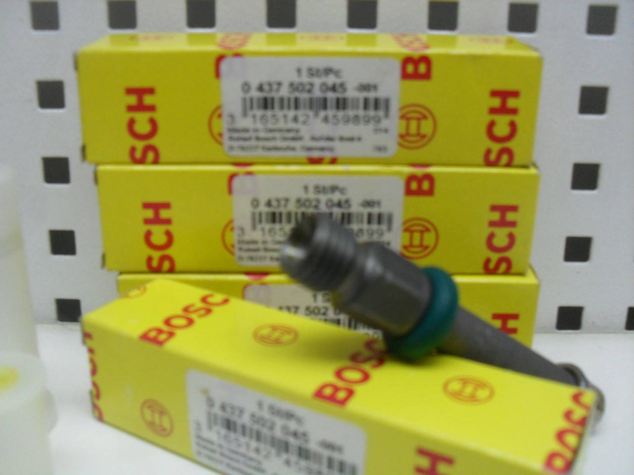 

Форсунка старого исполнения Bosch 0437502045, 0 437 502 045,