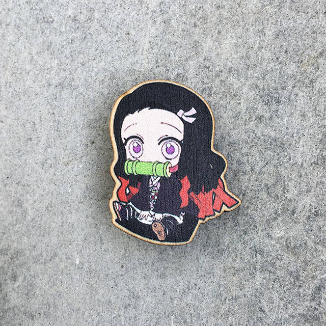 

"Нэдзуко Камадо сидит (Клинок, рассекающий демонов / Demon slayer)" брошь деревянная с уф-печатью