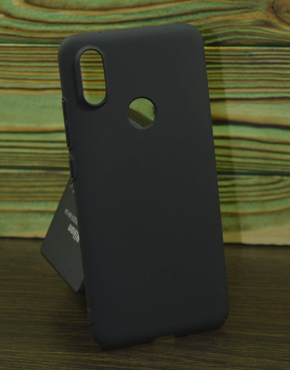 

Защитный чехол на Xiaomi Mi A2 черный PC