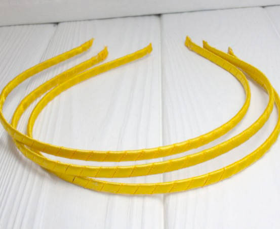 

Обруч для волос обмотанный атласной лентой (ширина 5мм). Цвет - желтый