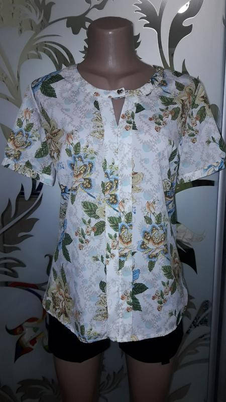 

Женская блуза с коротким рукавом, белая в цветах, S/M, Белый