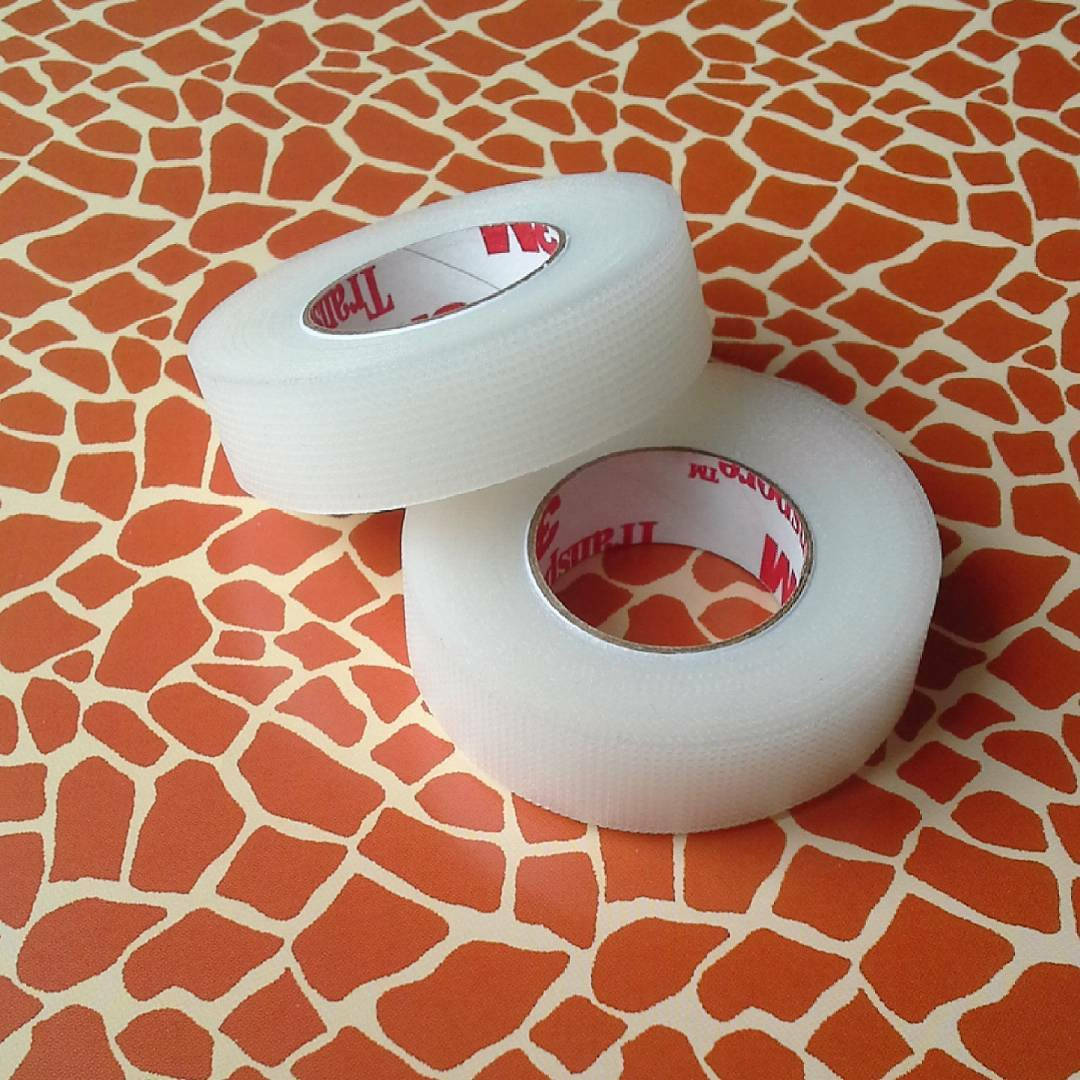 

Прозрачная-пористая лента для наращивания ресниц