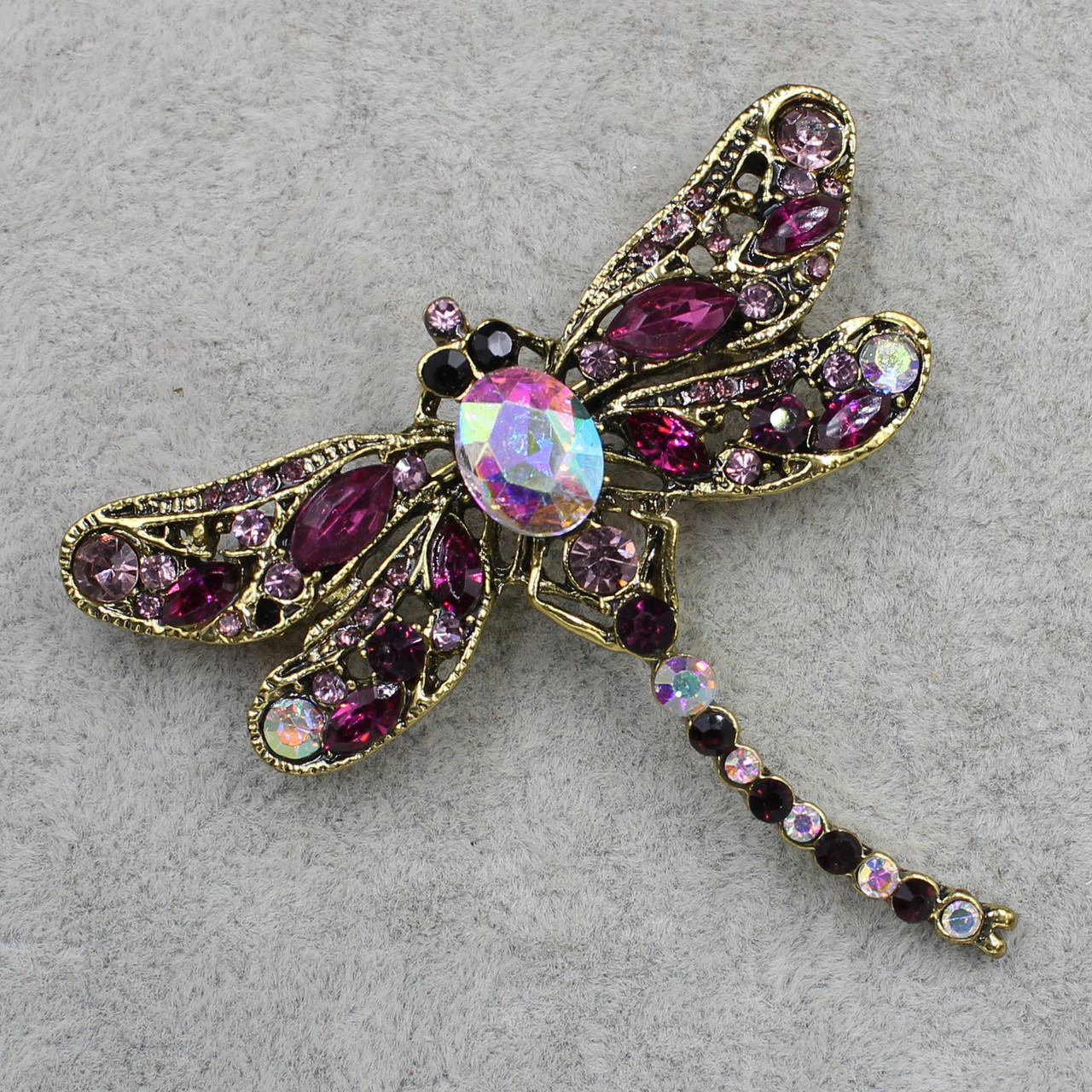 

Брошь металлическая золотистая Стрекоза с разноцветными переливающимися камушками размер изделия 50х50 мм