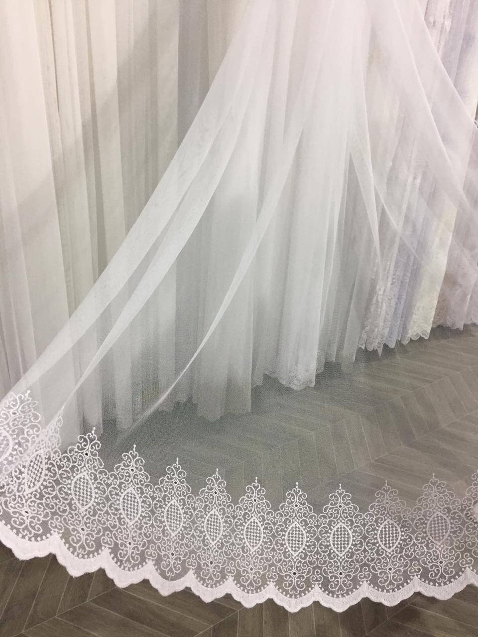 

Тюль фатин с вышивкой внизу Кружево. Турецкая фатиновая тюль белого цвета с нежной вышивкой внизу, Белый