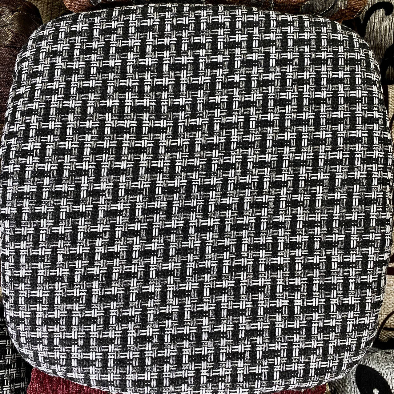 

Чехлы накидки на стульчики и табуретки.