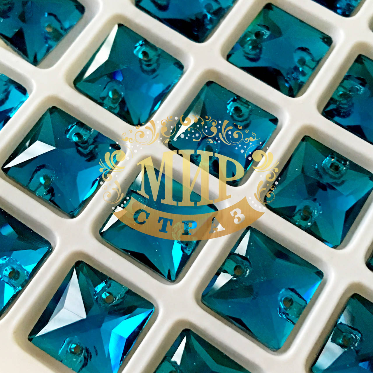 

Нашивные квадраты Blue Zircon 10x10мм*1шт