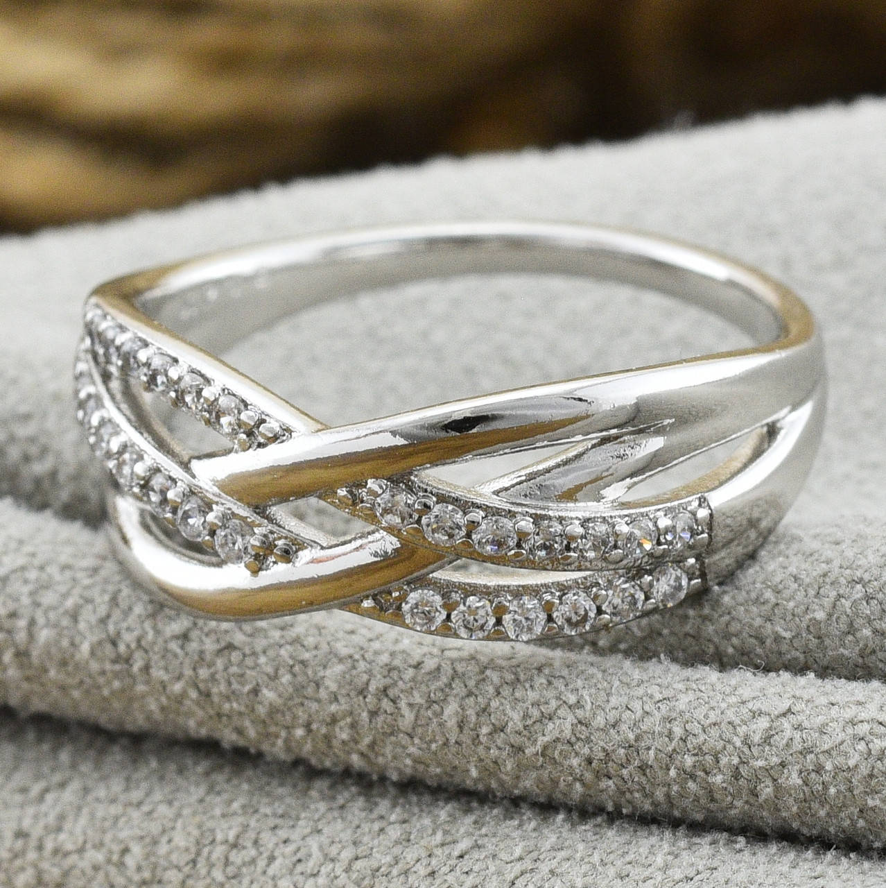 

Кольцо Xuping 30566 ширина 8 мм белые фианиты позолота Белое золото размер 19