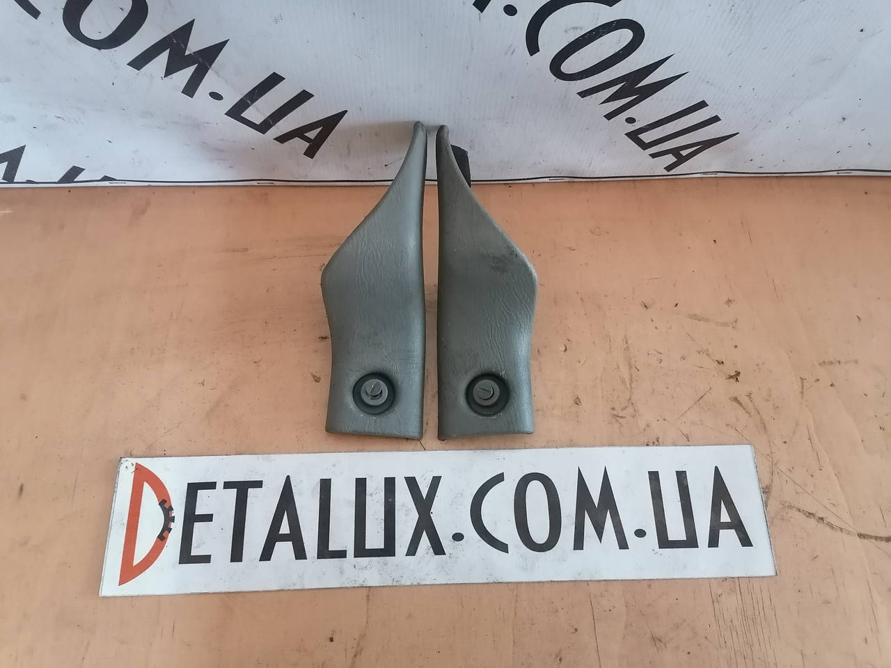 

Накладка потолка боковая (правая, левая) 8200140437, 8200140438 на Opel Vivaro, Renault Trafic, Nissan