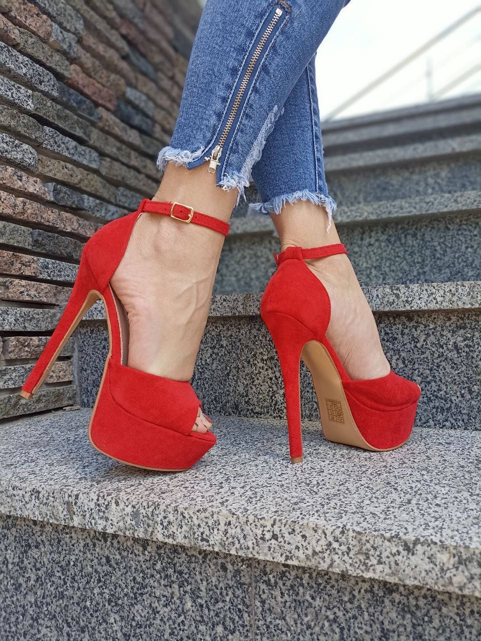 

Женские босоножки на высокой шпильке и Платформе красный экозамш