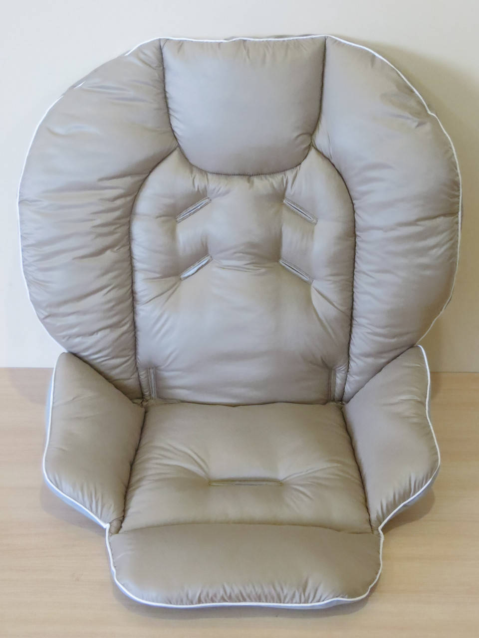 

Чехол на стульчик Chicco Polly 2 в 1 светлый беж