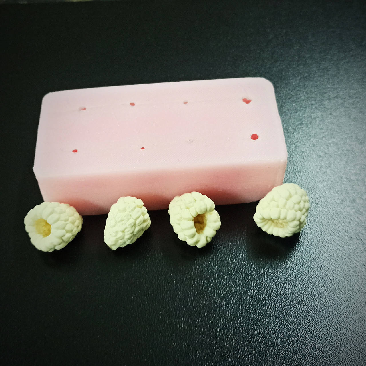 

Молд "Малинки" 3D 8штук на планшетке