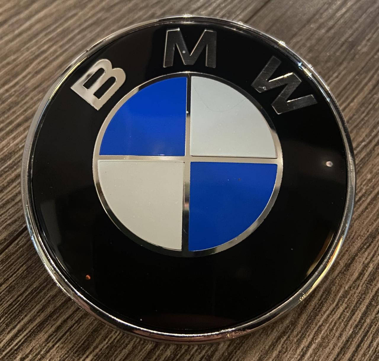

Значок BMW 74мм. Эмблема БМВ на капот и багажник 51148132375 74 мм знак