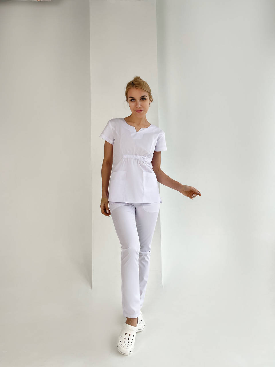 

Медицинский костюм "Мару". Белый. Коттон. Рукав короткий. (Брюки Стрит) Satal