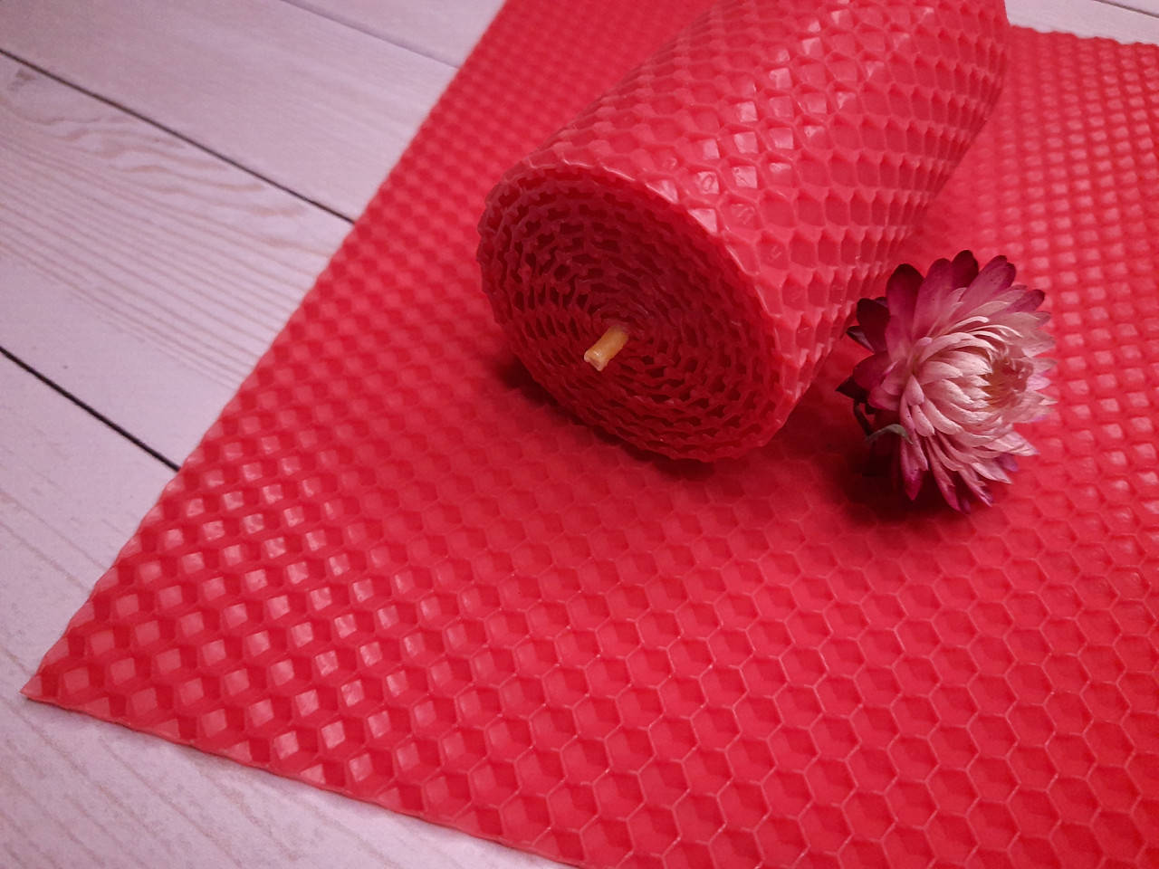 

Цветная вощина для изготовления свечей, лист 20х26 см, малиновый