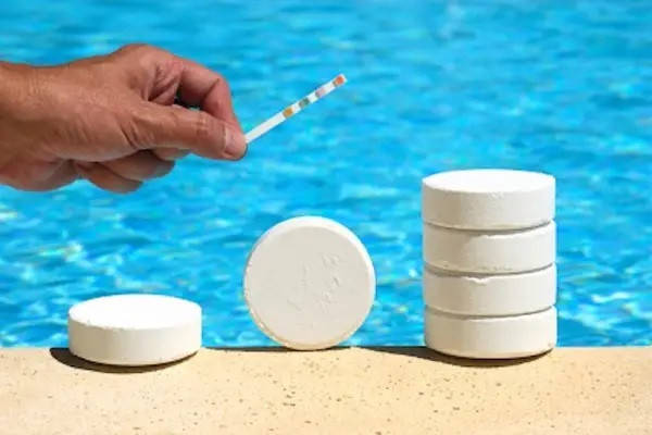 

Комбинированные 200 г таблетки для бассейна AquaDoctor 3 в 1 в расфасовке по 1 кг