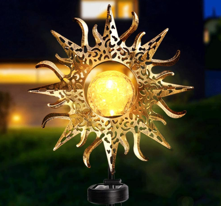 

Фонарь садовый солнце на солнечной батарее кованый теплый белый.