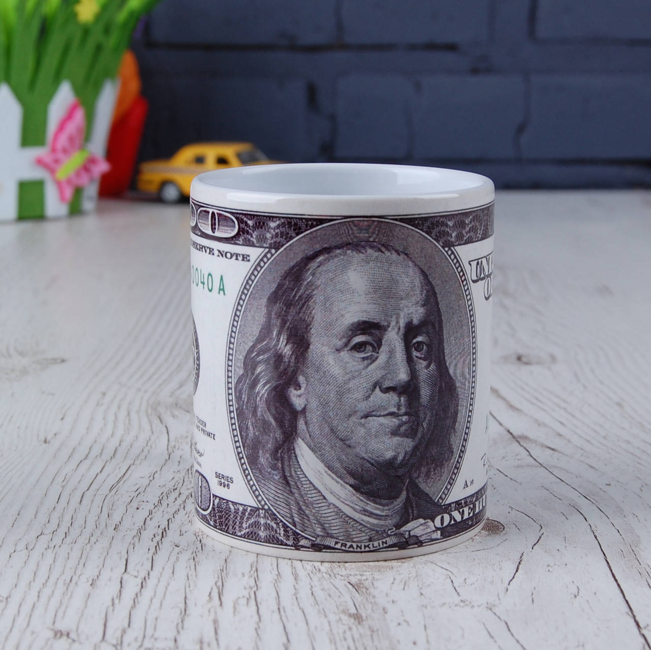 

Чашка 100 долларов (dollars)