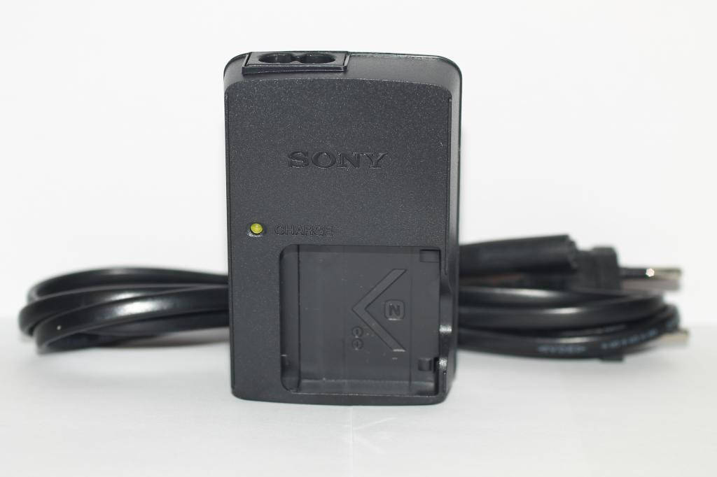 

Зарядное устройство BC-CSN для камер SONY (аккумулятор NP-BN1)