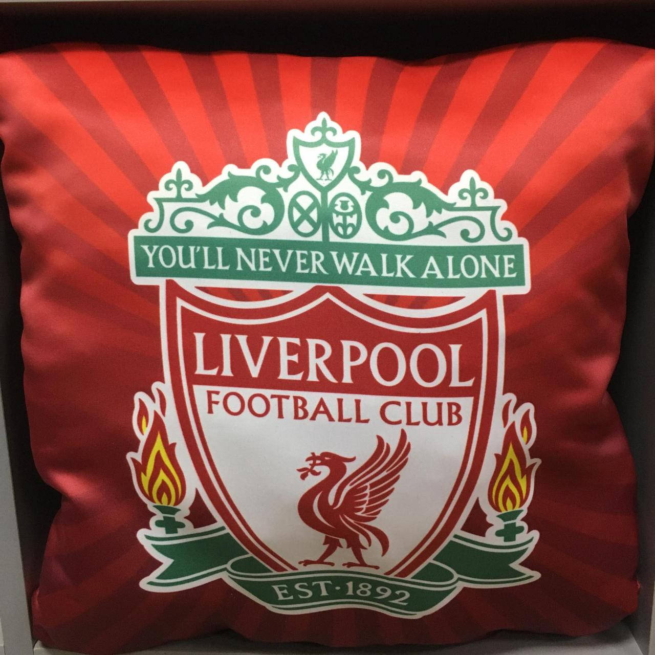 

Подушка 45 х 45 см с символикой FC Liverpool