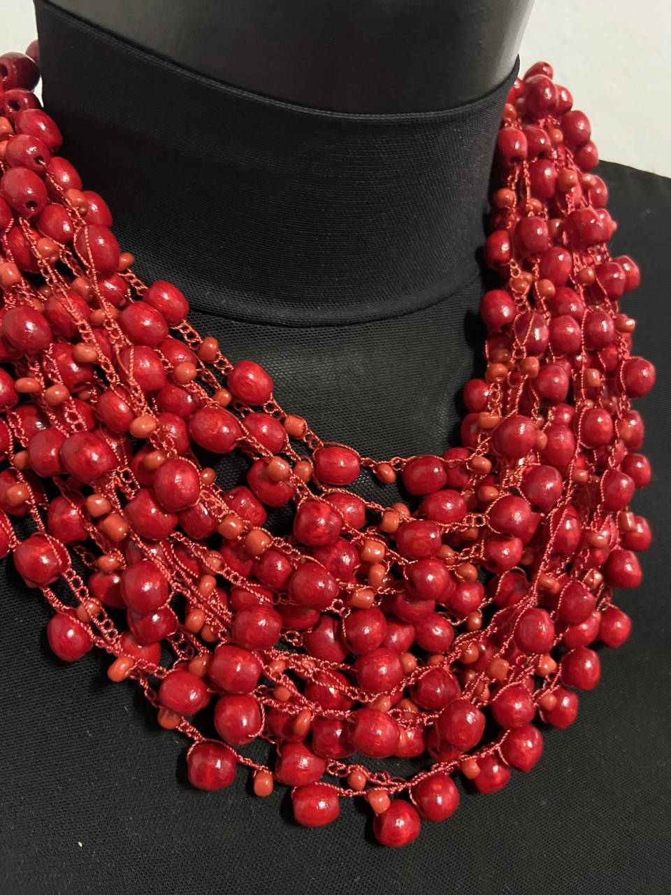 

Намисто з дерева, ручна робота