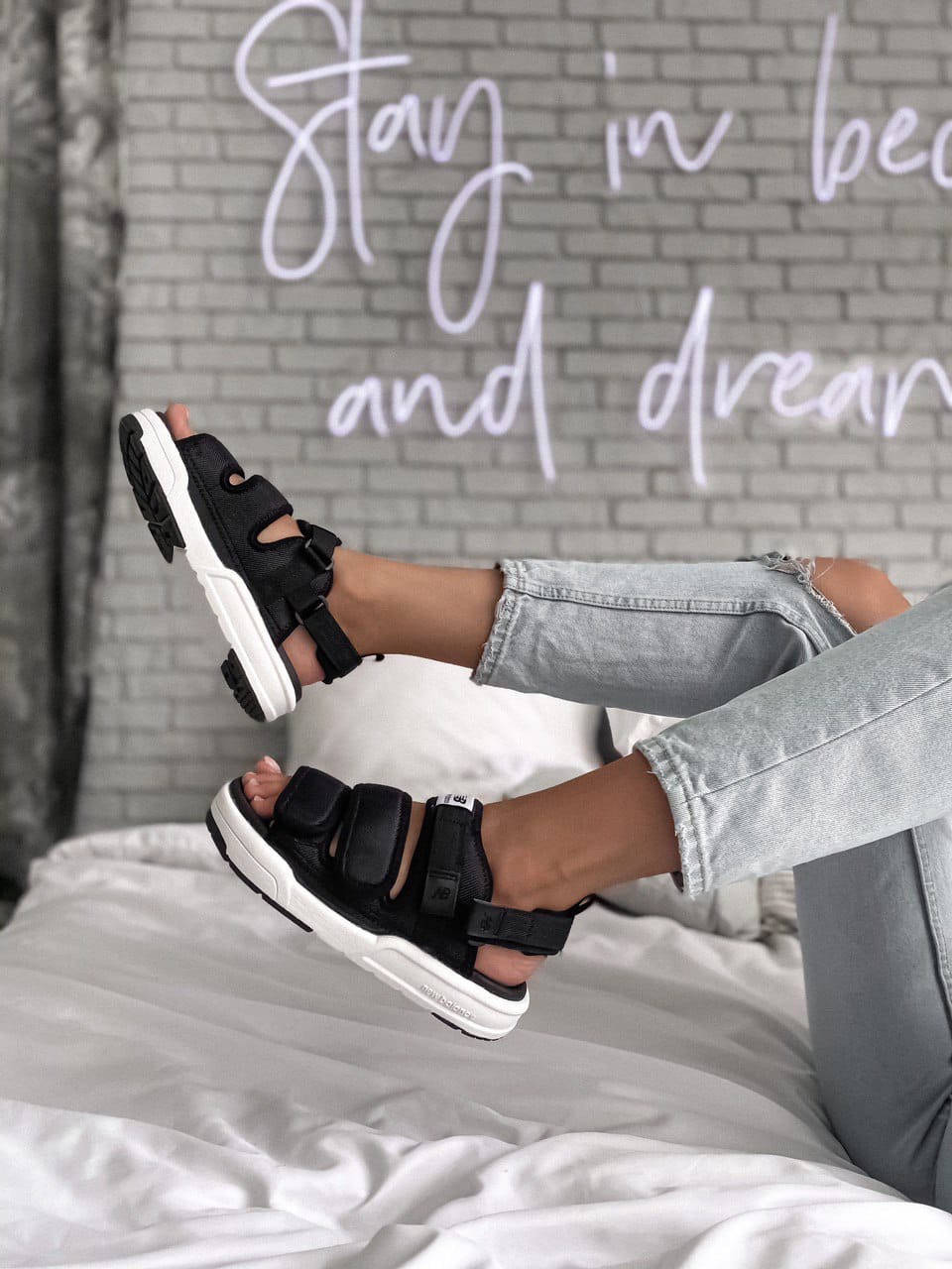 

Женские Сандалии New Balance Черные люкс