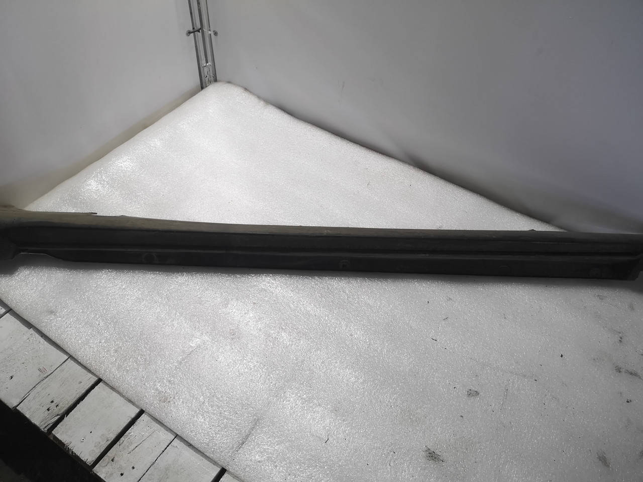 

Накладка порога левая Mercedes W168, 1686190138