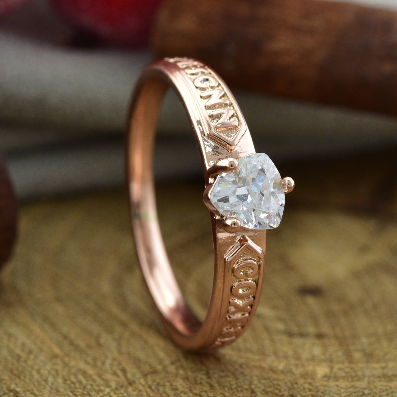 

Кольцо Xuping Спаси и Сохрани 15204 ширина 5 мм белые фианиты позолота РО размер 19