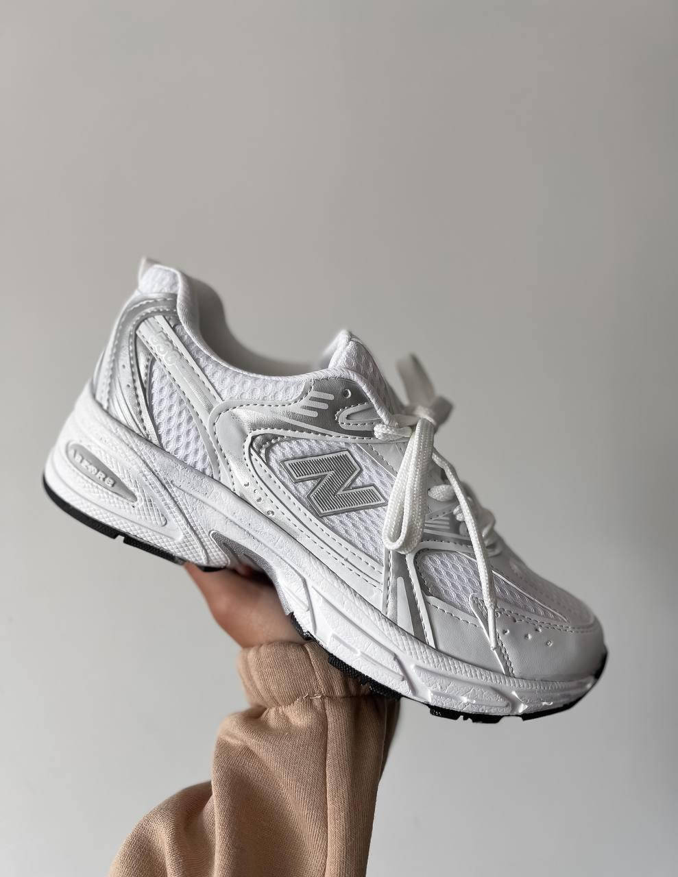 

Женские кроссовки New Balance 530 (белые с серебристым) 41, Белый