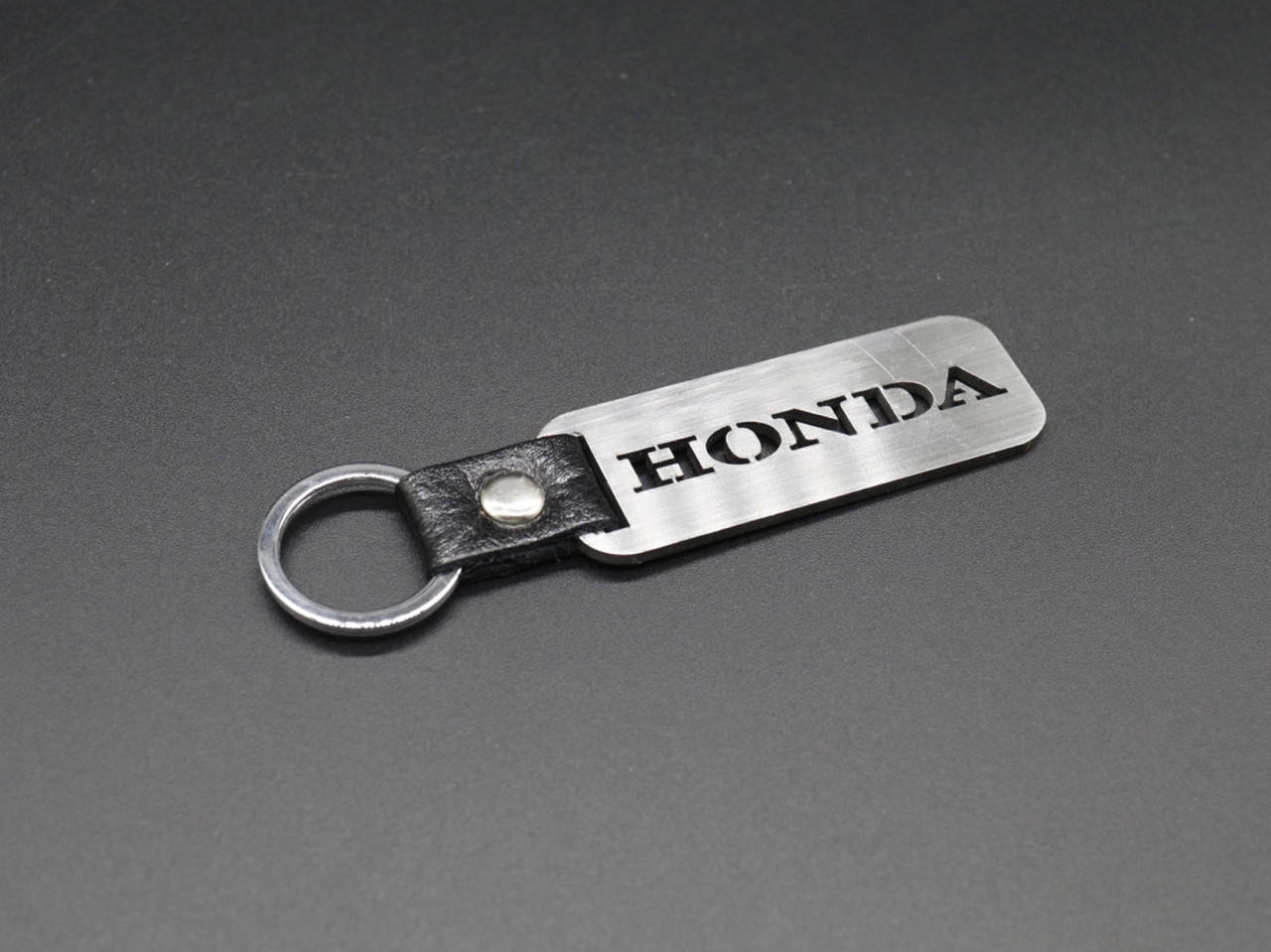

Брелок металлический. HONDA. 10х2,5см, Коричневый