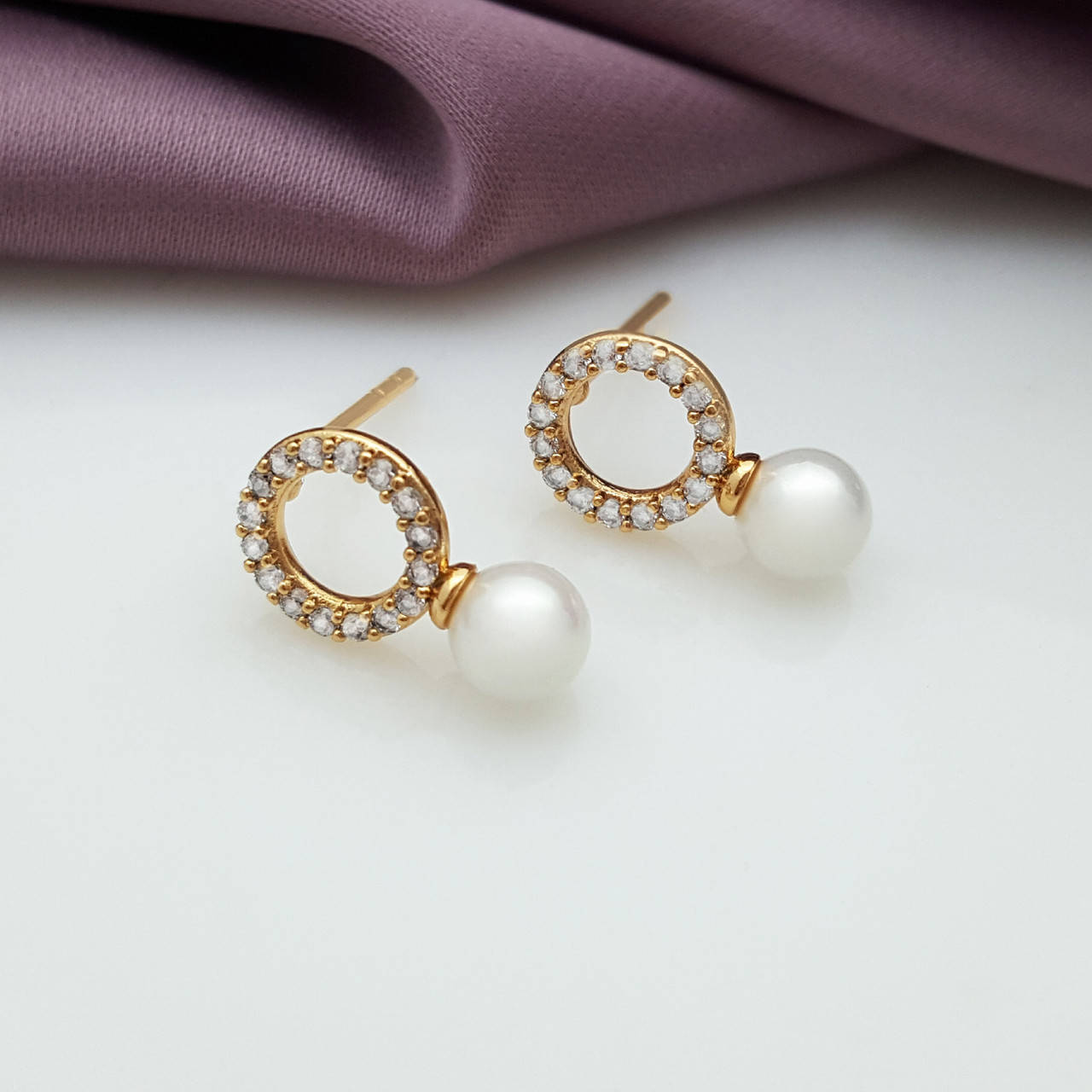 

Серьги-гвоздики, Круг с камнями и Жемчужиной, медзолото Xuping, 18К