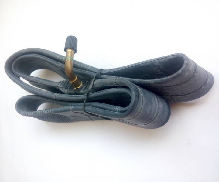 

Камера 14 х 1 3/8 х 1 5/8 с изогнутым штуцером для коляски детской