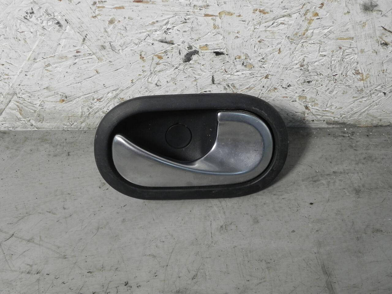 

Б/У РУЧКА ВНУТРЕННАЯЯ ПРАВАЯ ЗАД RENAULT MEGANE II 8200028486