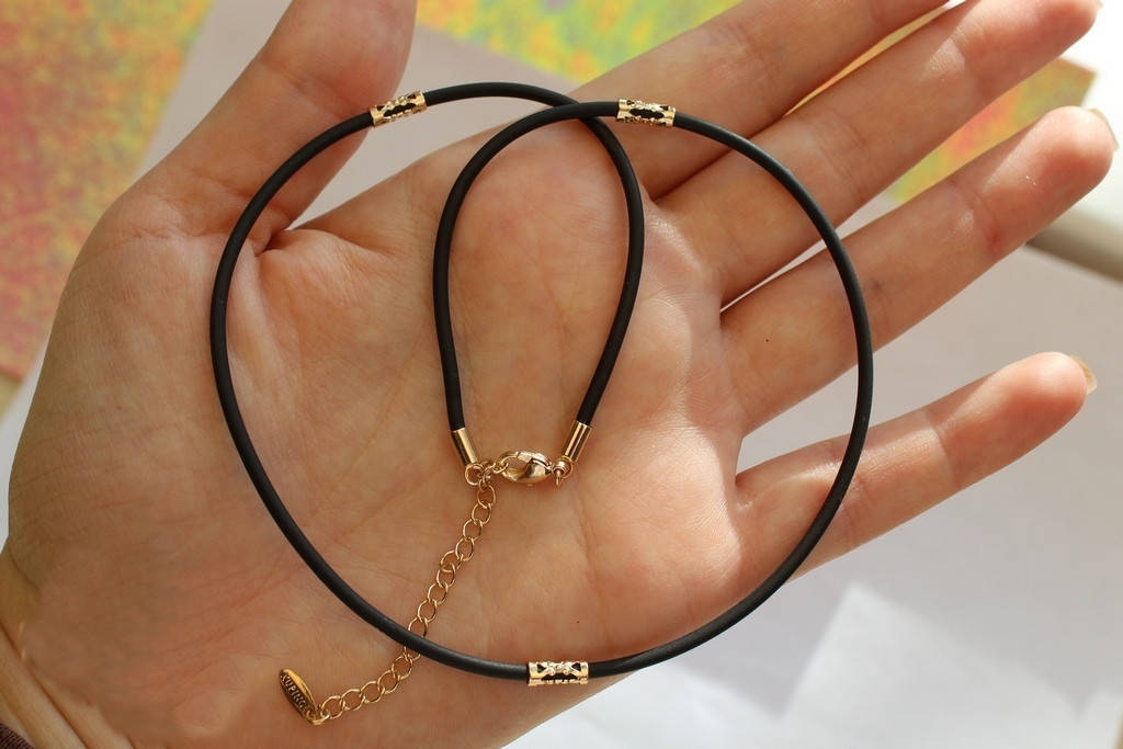 

Шнурок Xuping Jewelry каучук 40 см на 1.5 мм со вставками золотистый