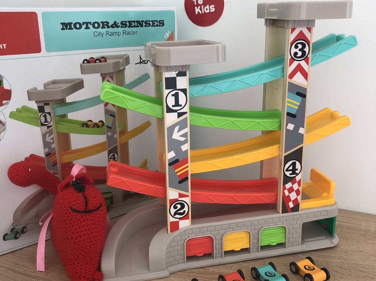 

Деревянный трек с машинками Скоростной спуск гоночный трек Top Bright с башней и гаражом