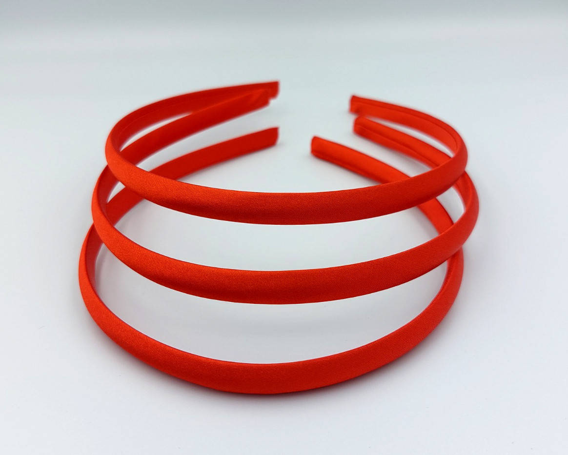 

Обруч для волос обмотанный атласной лентой пластик (ширина 9мм). Цвет - красный