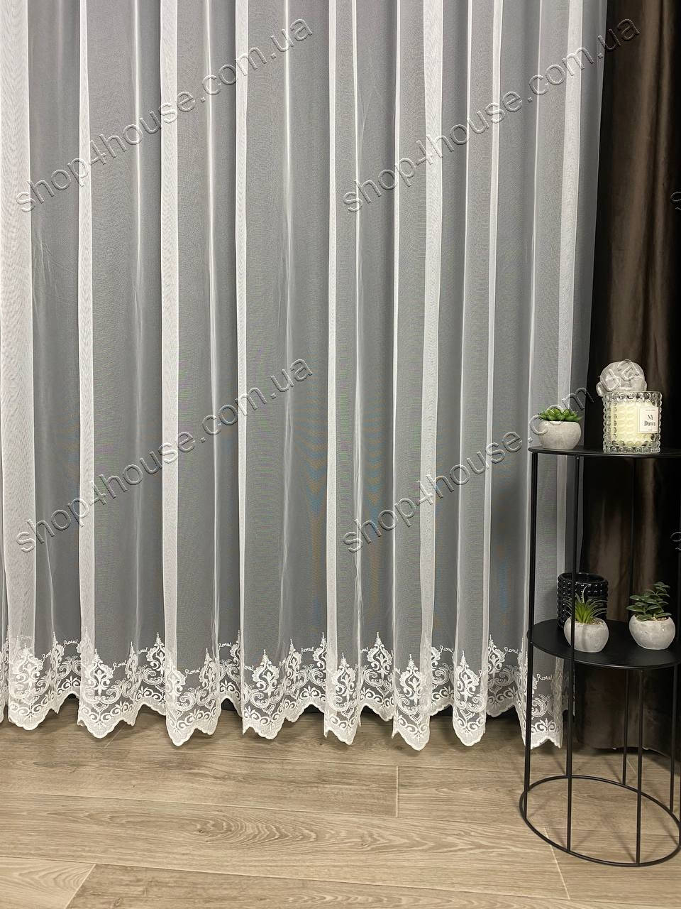 

Нежная турецкая тюль с вышитым низом на основе турецкой греческой сетки (матова). Цвет: молочный