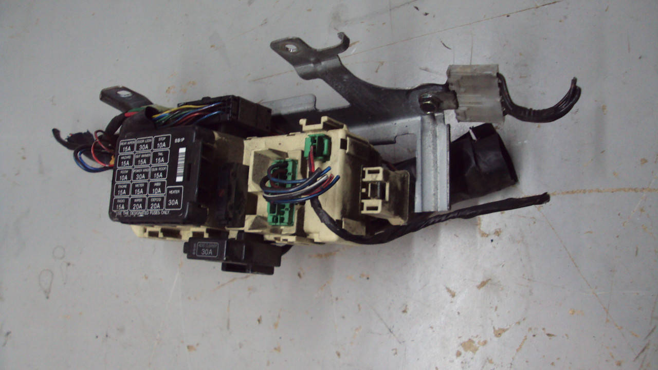 

Блок предохранителей Mazda 323 BG 1989 - 1994 гв. 1.7 d PN