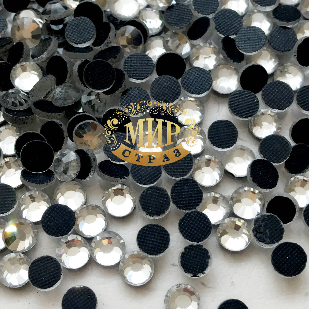 

Стразы эконом Hotfix Crystal ss16(4mm) Упаковка 100шт.