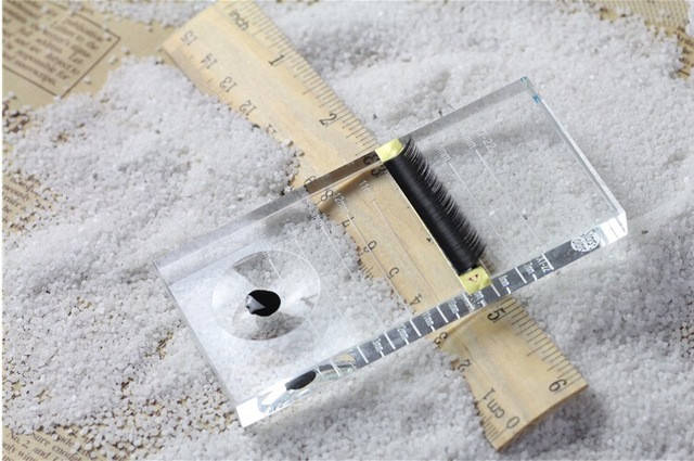 

Хрустальный планшет для ресниц