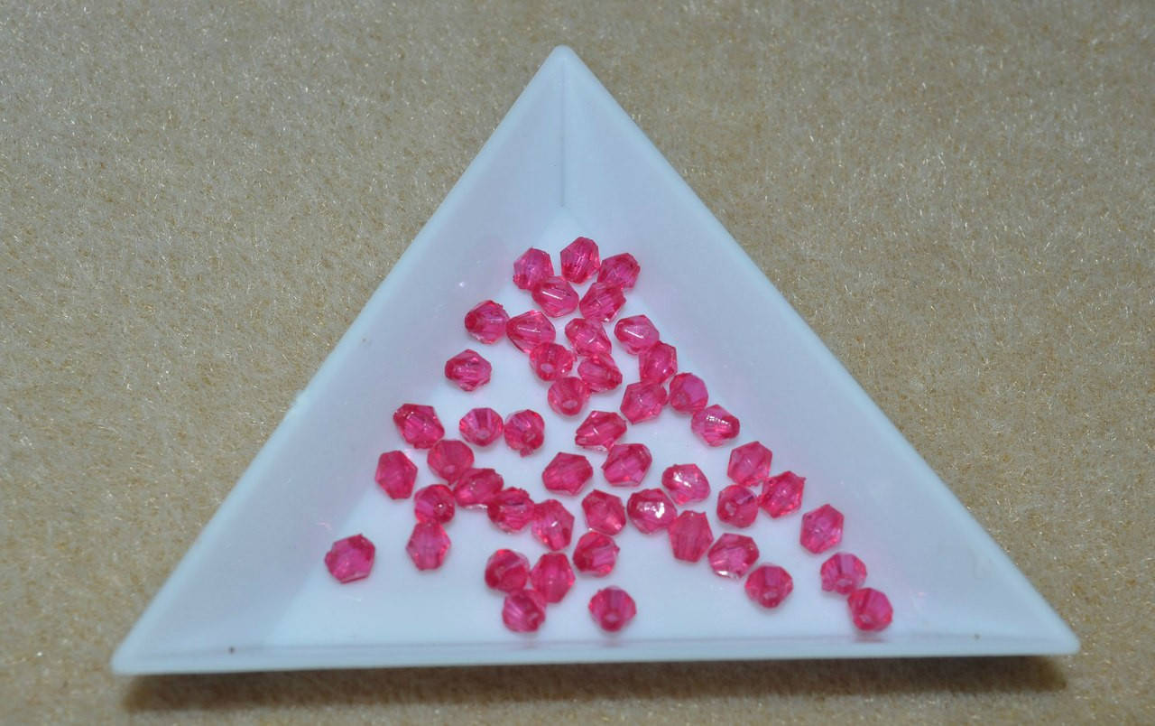 

Мелкие бусины акрил конус 4 мм.