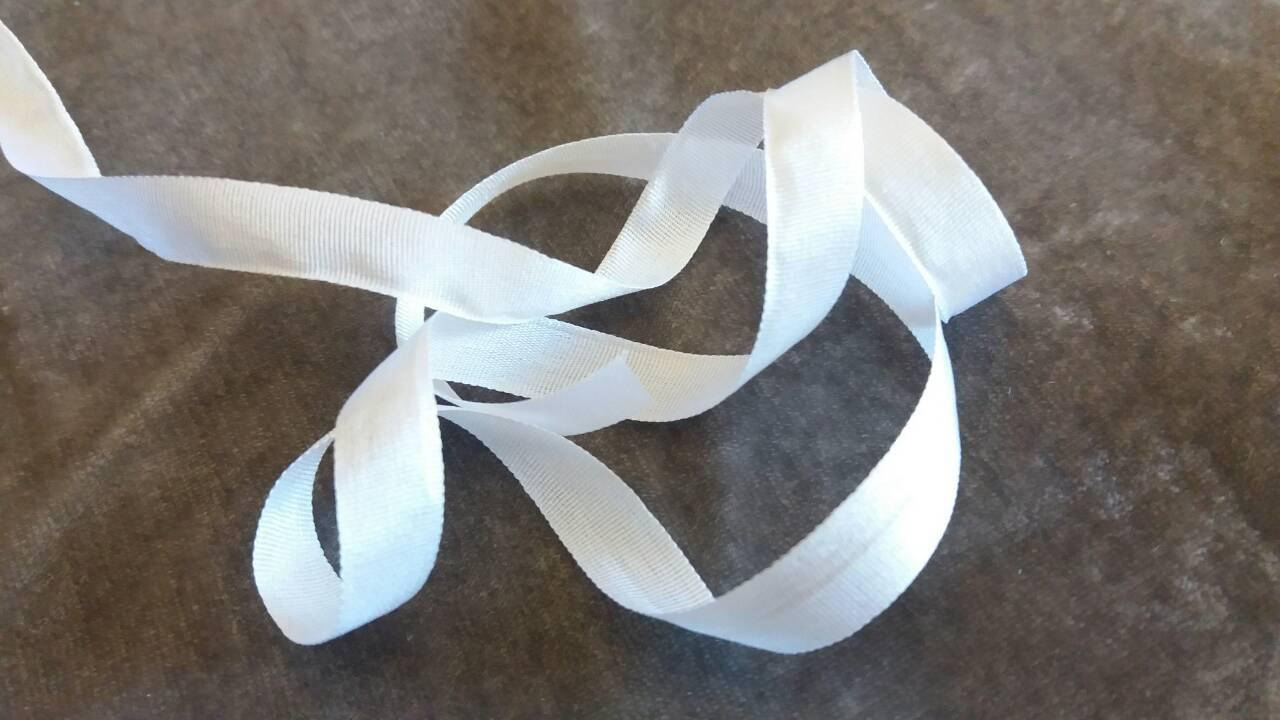 

Тончайшая лента из натурального шелка, цвет — белый. №1 Ширина 7 мм.