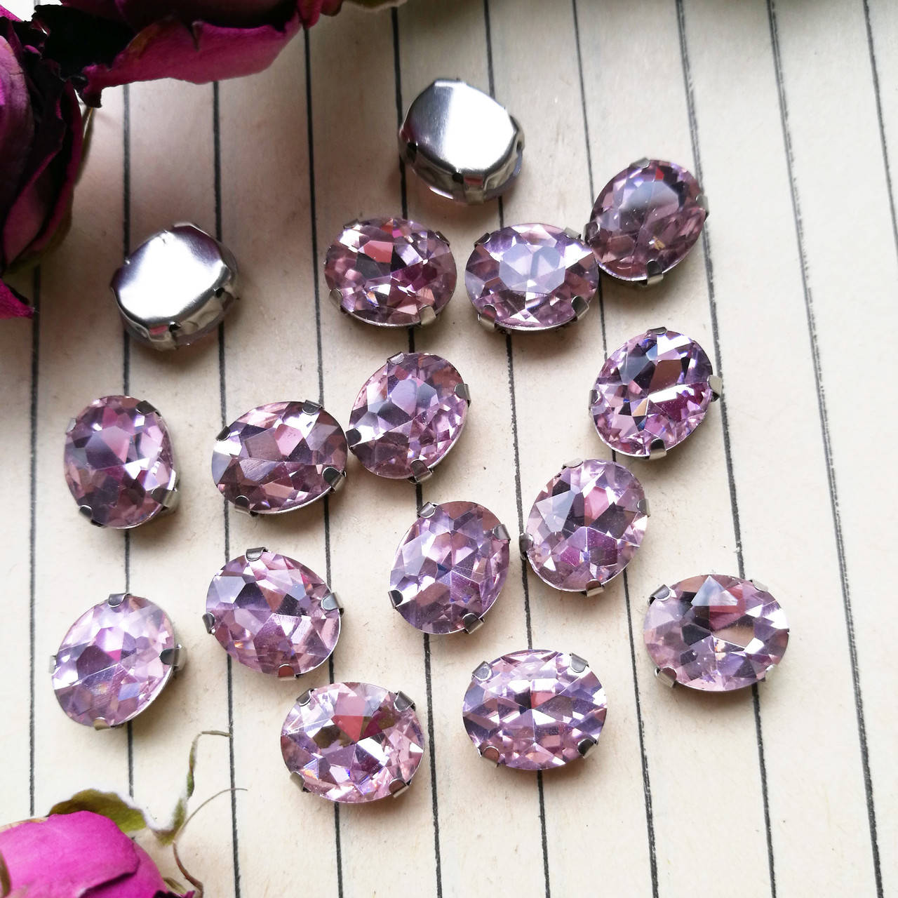 

Стрази в цапах, овал 8*10 мм, колір Light Rose
