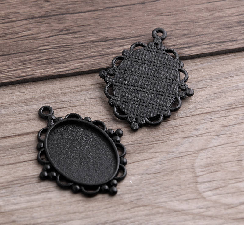 

Основа сеттинг для кулона под кабошон овальный Черный 40х30 мм кабошон 25х18 мм