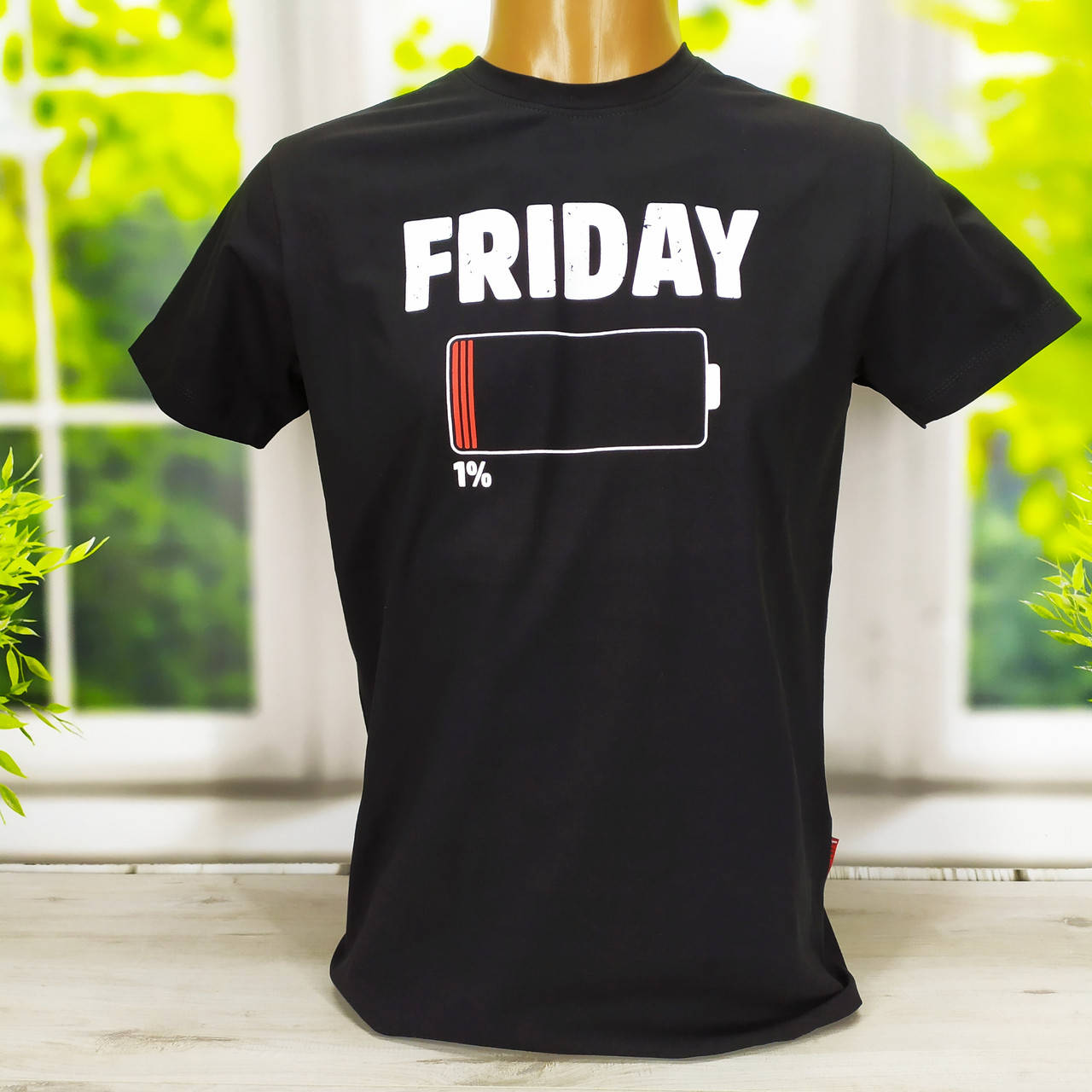 

Мужская футболка черная с рисунком Valimark