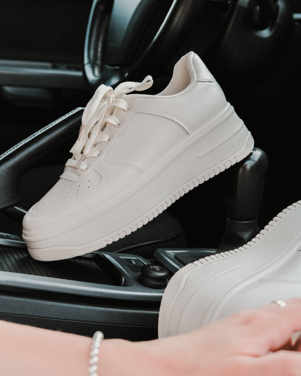 

Стильные женские кроссовки бежевого цвета из эко-кожи на каждый день 37-40р, Бежевый