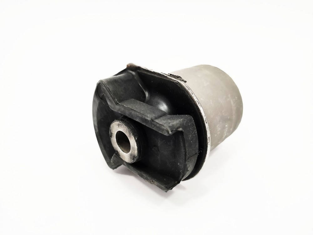 

Сайлентблок задней балки Джили МК/МК2/ГЦ6 Geely MK/MK2/GC6 1014001675