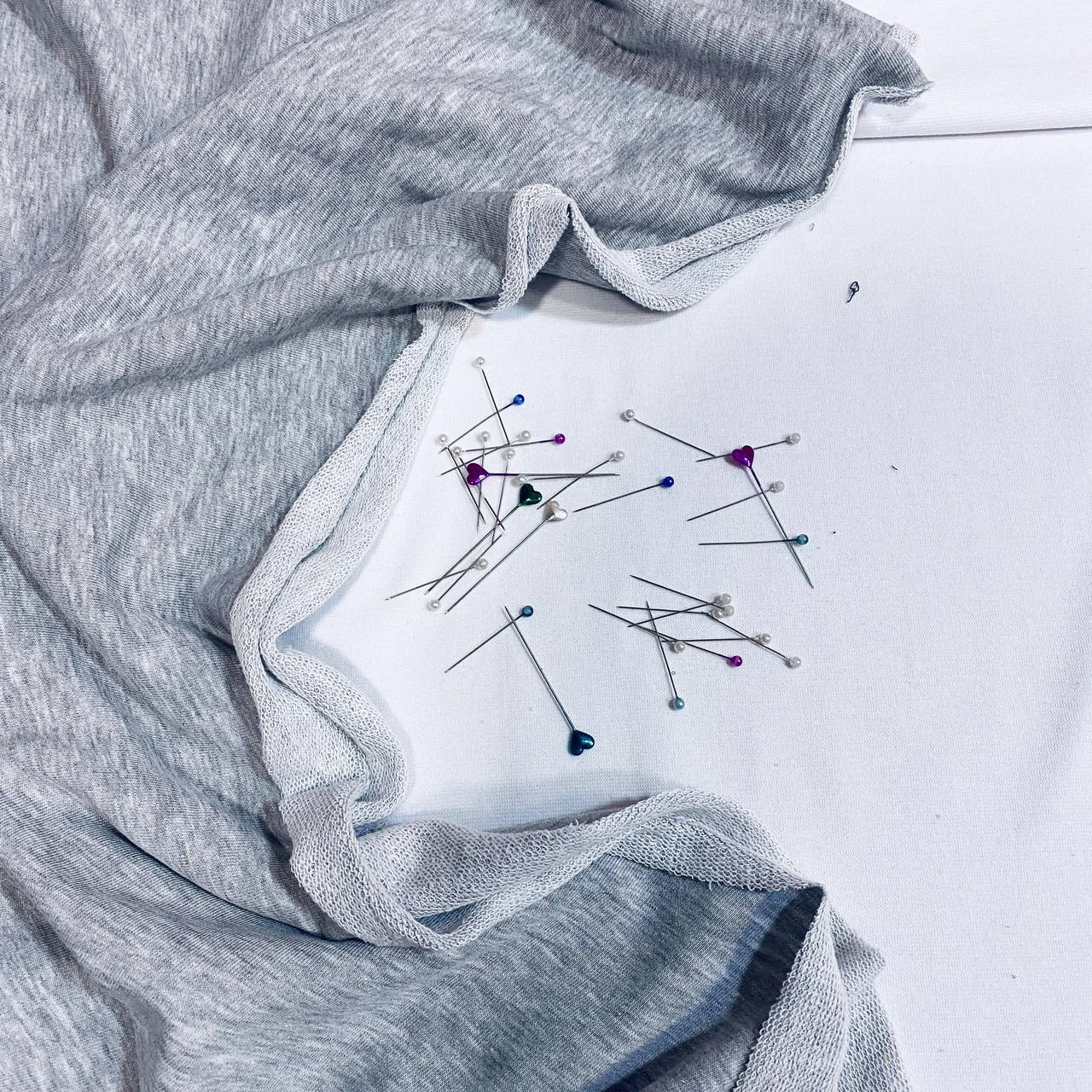 

Трехнитка ПЕТЛЯ серый меланж светлый темнее Состав: 100% хлопок для толстовок, спортивных костюмов и т. д.