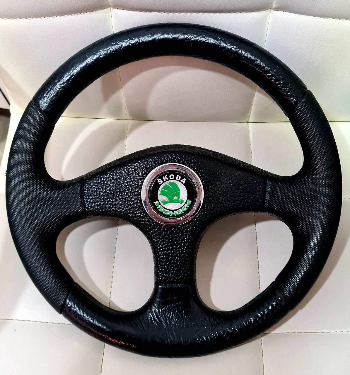 

Руль 3 спицы Шкода Skoda ,Массажный Черный! 32 см